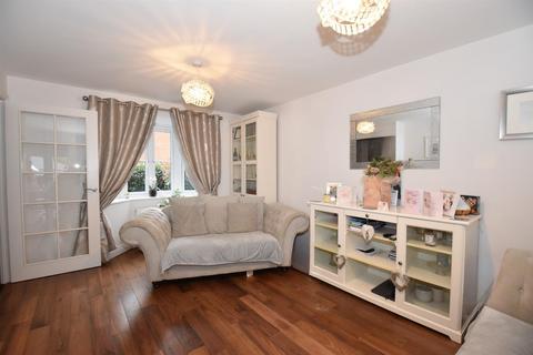 undefined, Peppiatt Close, Horley