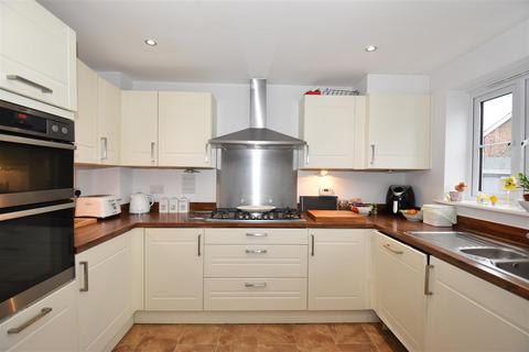 undefined, Peppiatt Close, Horley