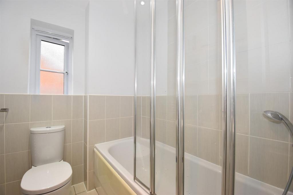 Main bathroom.png
