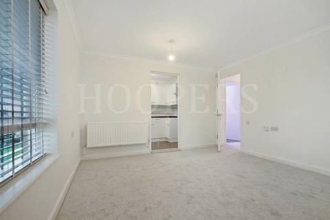 1 bedroom ground floor flat for sale, Worcester Close, London, NW2