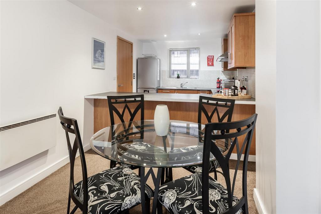 Lounge/dining area