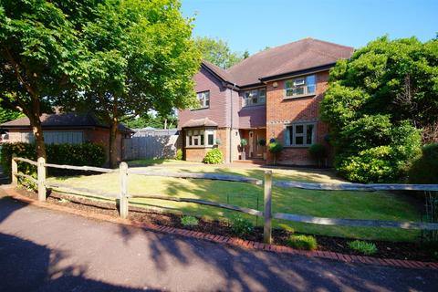 5 bedroom detached house for sale, Uplands Drive, Oxshott