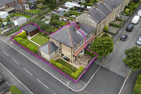 74 Adelphi Road, Huddersfield, HD3 4BB