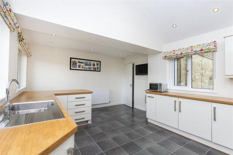 74 Adelphi Road, Huddersfield, HD3 4BB