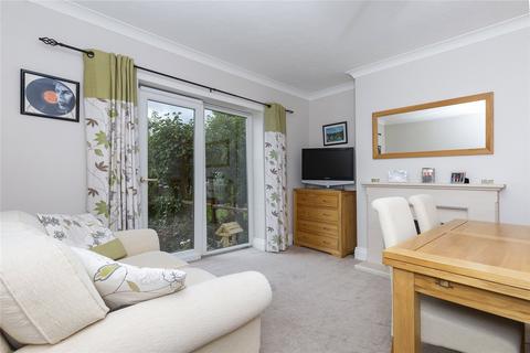 74 Adelphi Road, Huddersfield, HD3 4BB