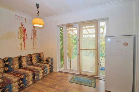 3 bedroom bungalow for sale, Farndale Crescent, Greenford, London, London, UB6 9LW