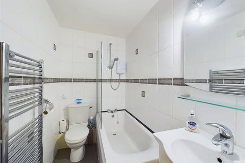 43 Armiger Way, Witham, CM8 2UZ