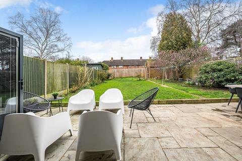 27 Cedar Way, Guildford, GU1 1JH