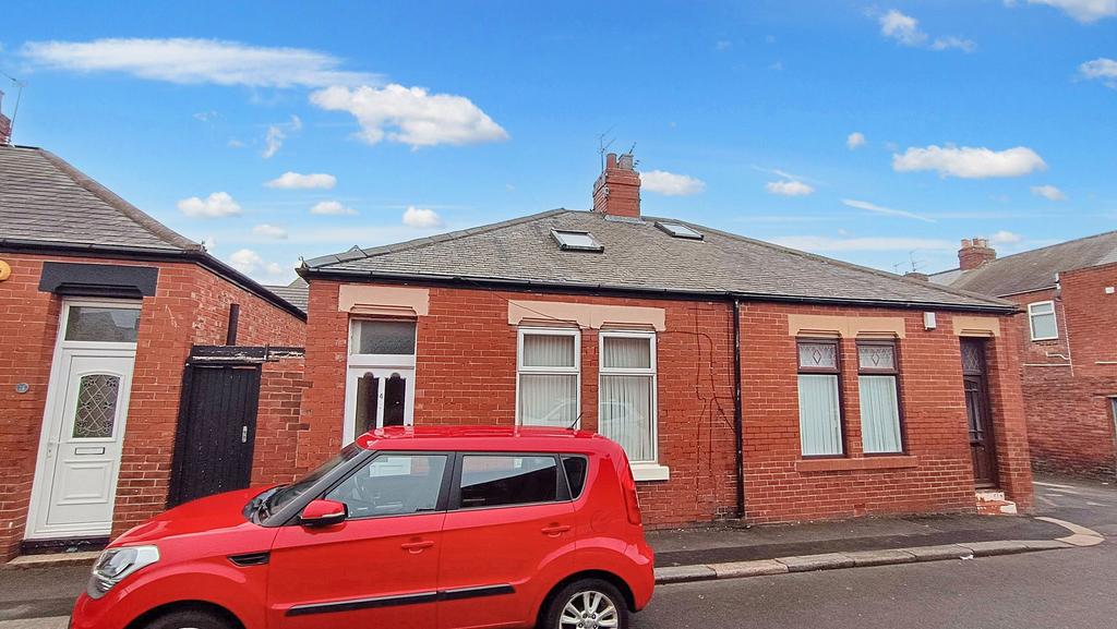 Leeds Street, Roker, Sunderland, Tyne and Wear, SR6 9RF 2 bed cottage