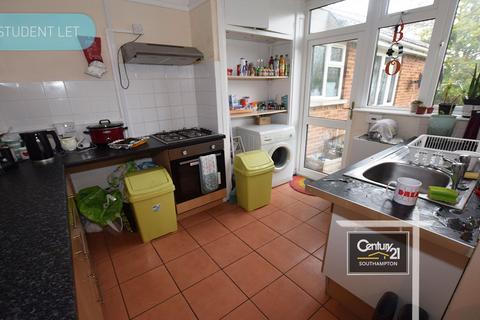 3 bedroom flat to rent, Portswood Road, SOUTHAMPTON SO17