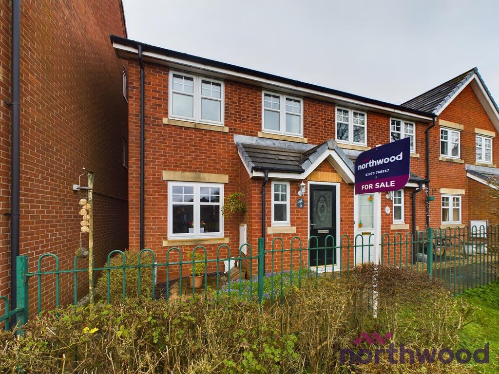 Crown Drive, Malkins Bank, Sandbach... 3 bed semidetached house for