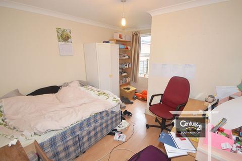 3 bedroom flat to rent, Broadlands Road, SOUTHAMPTON SO17