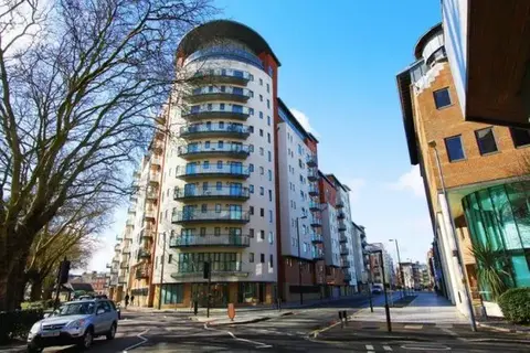 2 bedroom flat to rent, Orchard Place, SOUTHAMPTON SO14