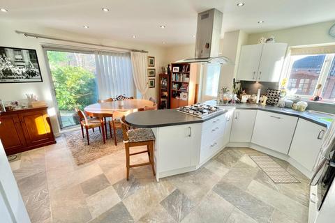 3 Dianne Road, Thornton-cleveleys, FY5 4EF