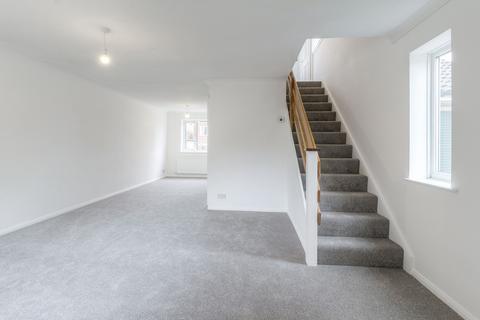 8 Bledlow Rise, Northampton, NN4 9YE
