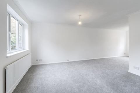 8 Bledlow Rise, Northampton, NN4 9YE