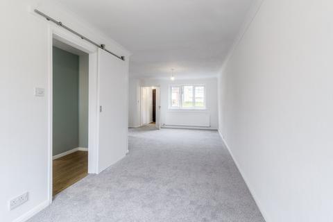8 Bledlow Rise, Northampton, NN4 9YE
