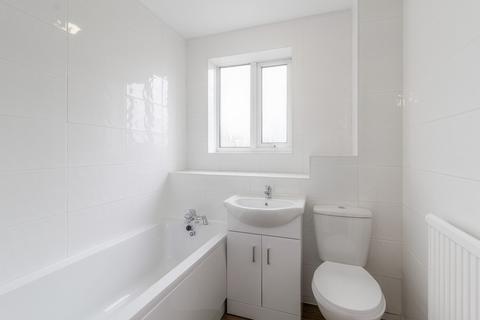 8 Bledlow Rise, Northampton, NN4 9YE