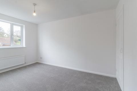 8 Bledlow Rise, Northampton, NN4 9YE