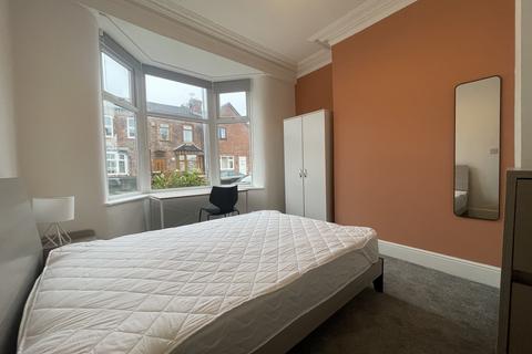 4 bedroom house share to rent - Cecil Street, Wigan,