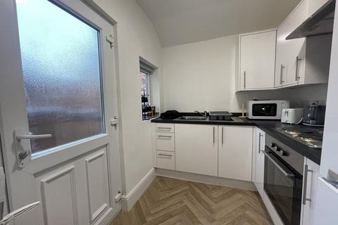 4 bedroom house share to rent - Cecil Street, Wigan,
