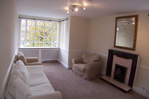 3 bedroom flat to rent, Frithville Gardens, London W12