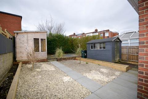 2 bedroom bungalow for sale - Oakwood Gardens, Lobley Hill