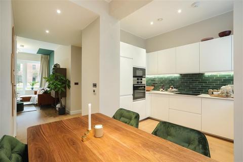 3 bedroom apartment to rent - Carpet Street Sugar House Island E15