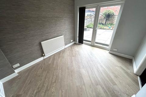 37 Cedar Road, Middleton, Manchester, M24 2FS