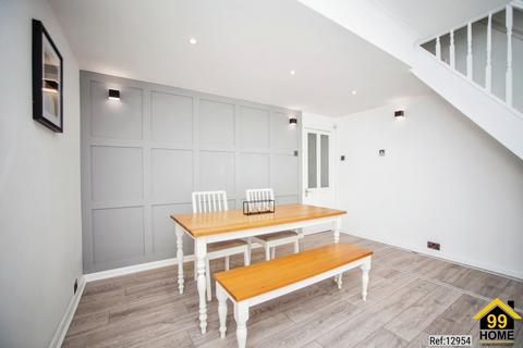 3 bedroom terraced house for sale - Saxton Street, Gillingham, Kent, ME7