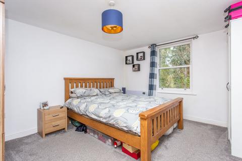 2 bedroom flat for sale, Bingley Court, Canterbury, CT1