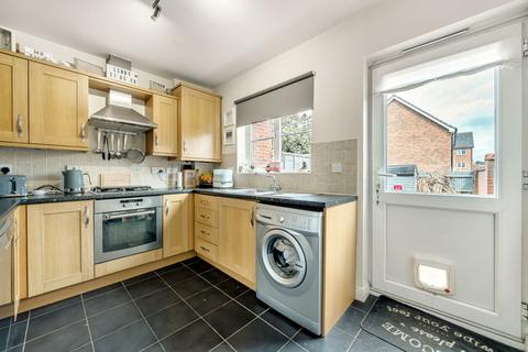 2 bedroom end of terrace house to rent, Guernsey Way, Wokingham RG41