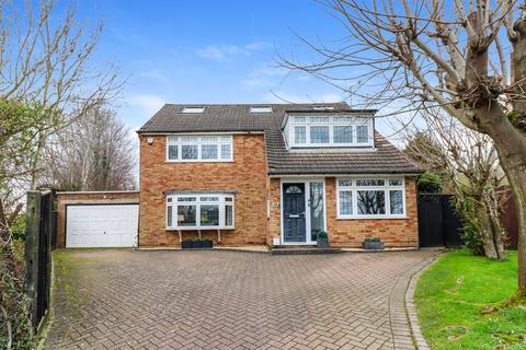 5 bedroom detached house for sale - Little How Croft, Abbots Langley, Herts, WD5