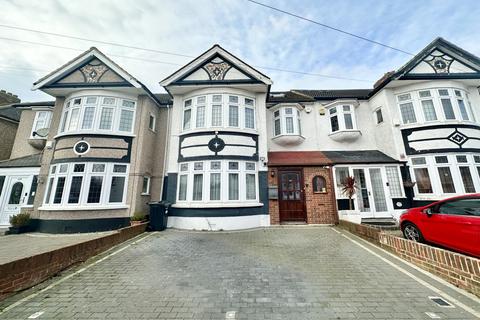 5 bedroom terraced house for sale - Collinwood Gardens, Clayhall, Ilford, Essex