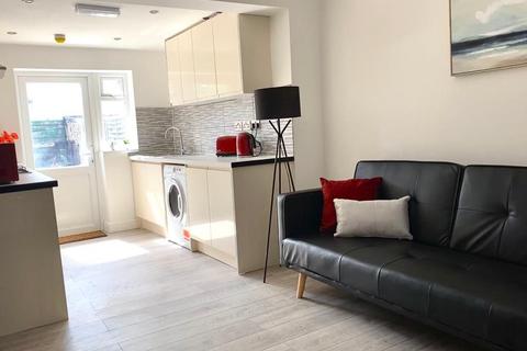 1 bedroom in a flat share to rent, Watford WD24