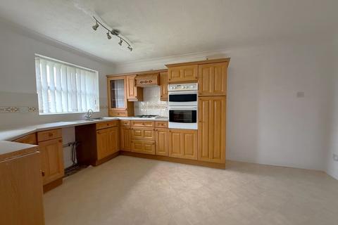 2 bedroom detached bungalow for sale, Shorefields, Rainham,