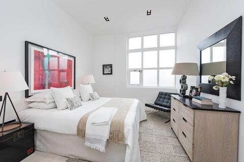 2 bedroom flat for sale, Mandeville Court, Battersea Park Road, Battersea Park, London, SW11