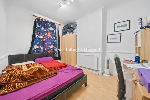 4 bedroom house to rent - Lyveden Road London SW17