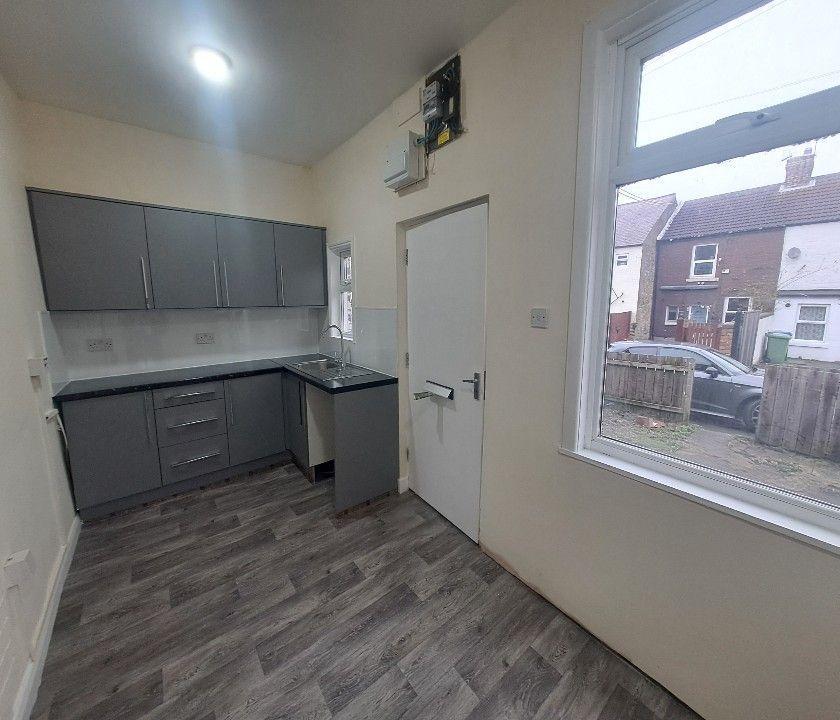 South Row, Auckland DL14 2 bed terraced house to rent £475 pcm