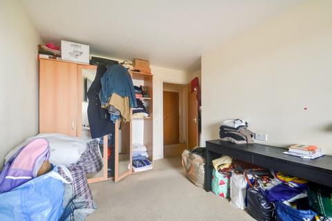 2 bedroom apartment for sale - at Bridge House, Defence Close, London SE28
