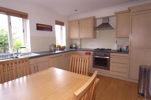 4 bedroom terraced house to rent, Hill View Road, Woking, Surrey, GU22