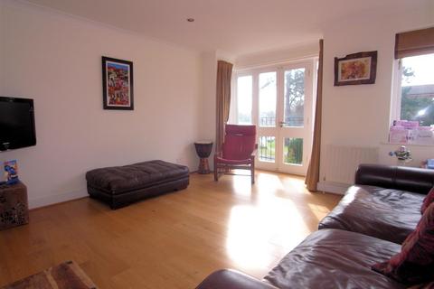 4 bedroom terraced house to rent, Hill View Road, Woking, Surrey, GU22