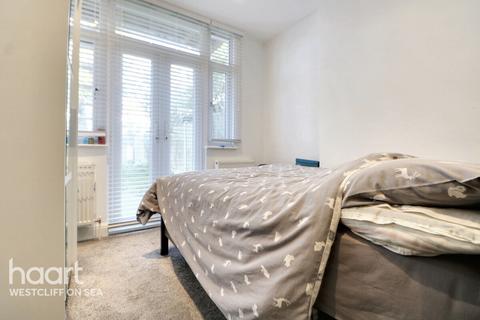 1 bedroom flat for sale, Ronald Park Avenue, Westcliff-On-Sea