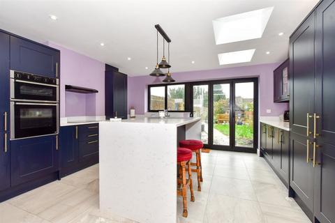 39 Downs Road, Walmer, Deal, CT14 7SY