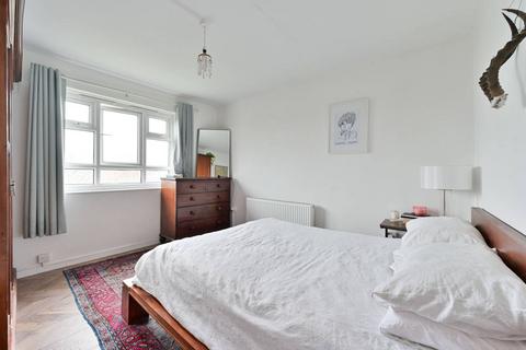 3 bedroom flat to rent, Horne Way, West Putney, London, SW15