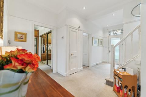 2 Atholl Drive, Giffnock, Glasgow, G46 6QR