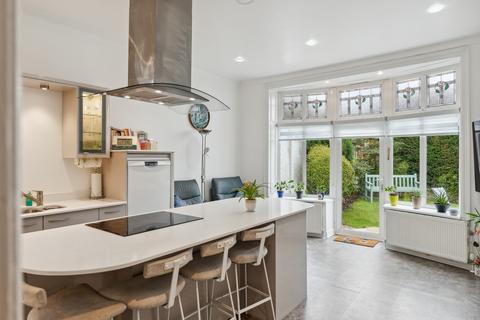 2 Atholl Drive, Giffnock, Glasgow, G46 6QR