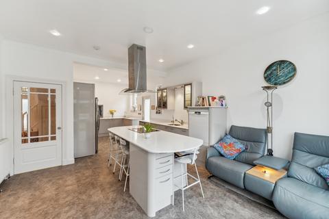 2 Atholl Drive, Giffnock, Glasgow, G46 6QR