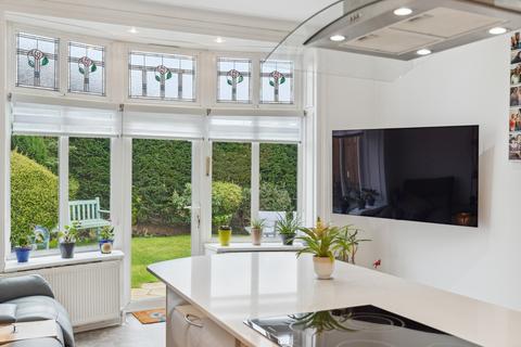 2 Atholl Drive, Giffnock, Glasgow, G46 6QR