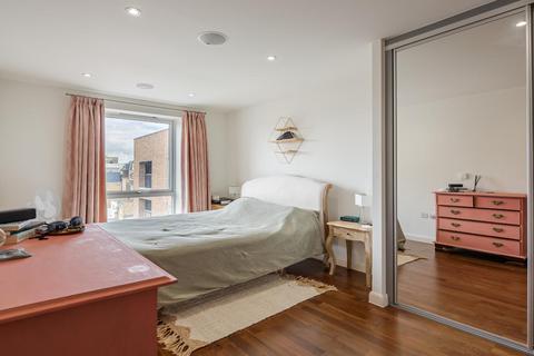 2 bedroom flat for sale - Battersea Park Road, London SW11